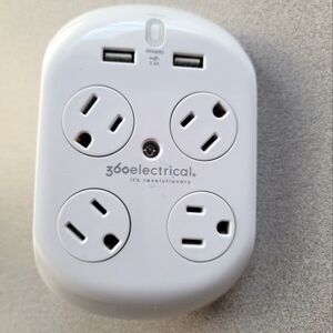 Surge Protector with 4 Rotating Outlets and 2 USB Ports‎ Revolve